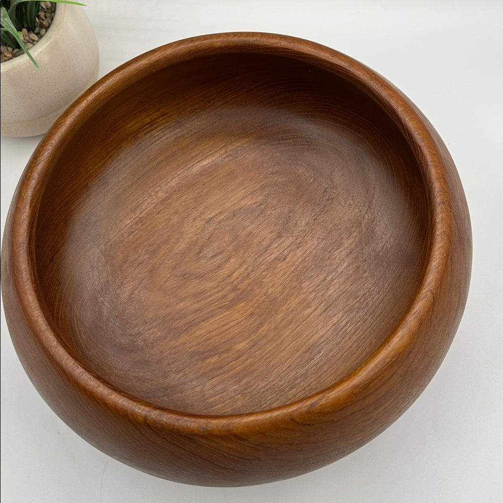 Teak Large Wood Salad Bowl. Made in Thailand. - Picture 2 of 14